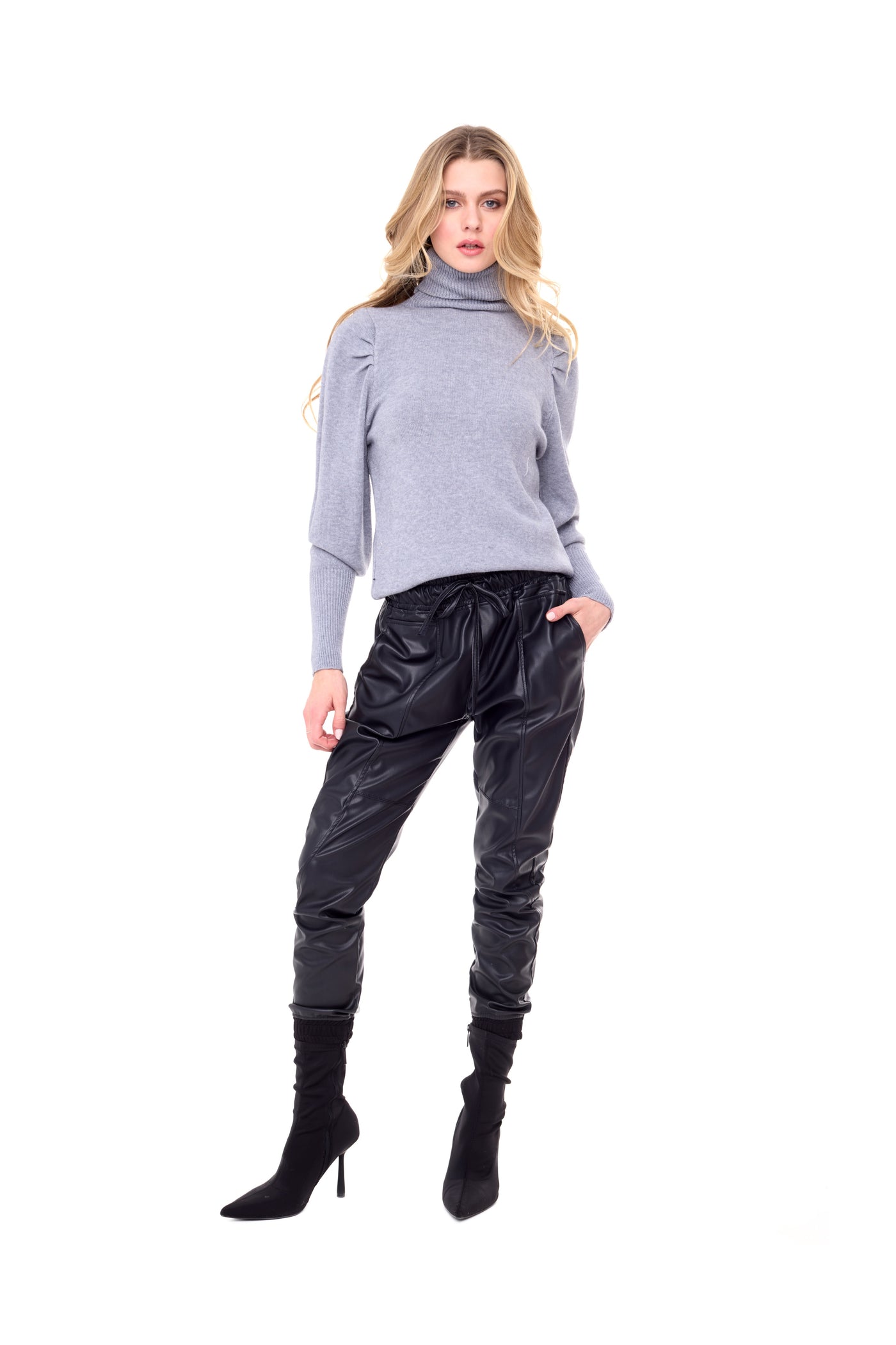MUST HAVE TURTLENECK