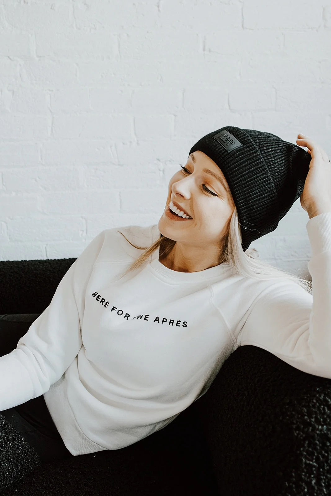 HERE FOR THE APRES CREWNECK -  black or white