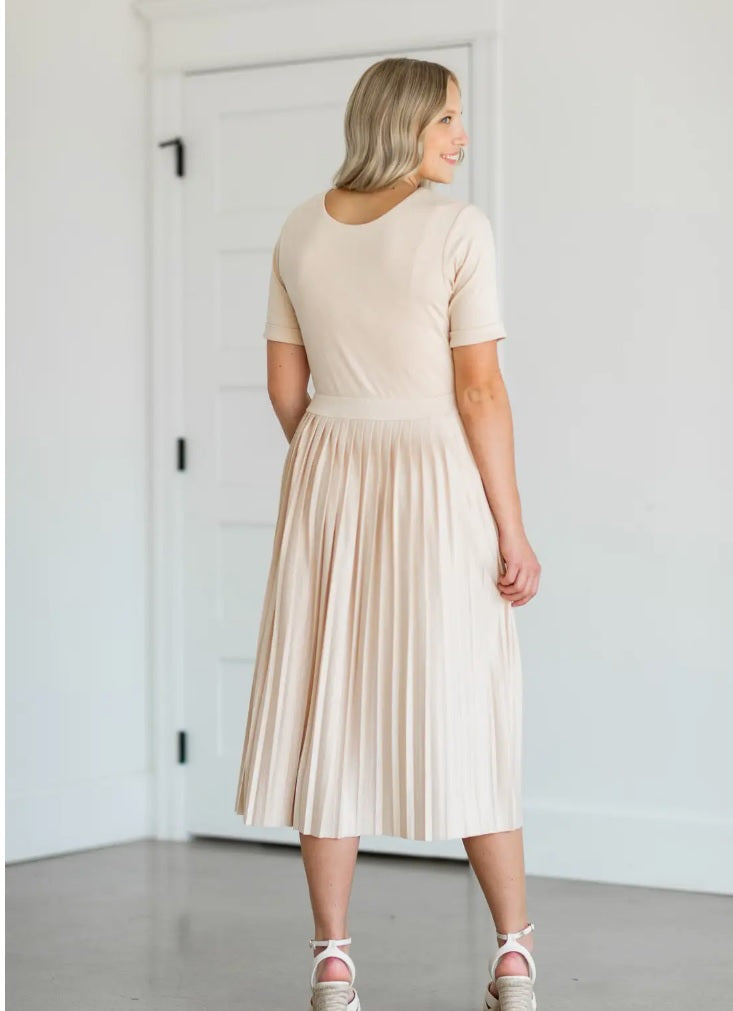 BILLY PLEATED DRESS - black or sand