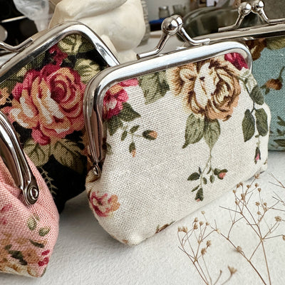 CHINTZ-Y FLORAL CHANGE PURSE