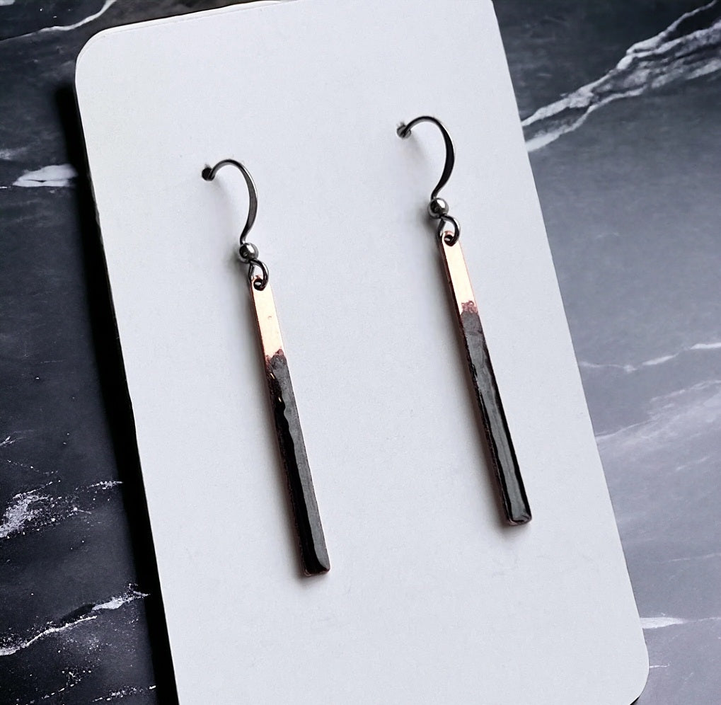 BLACK THIN BAR EARRINGS