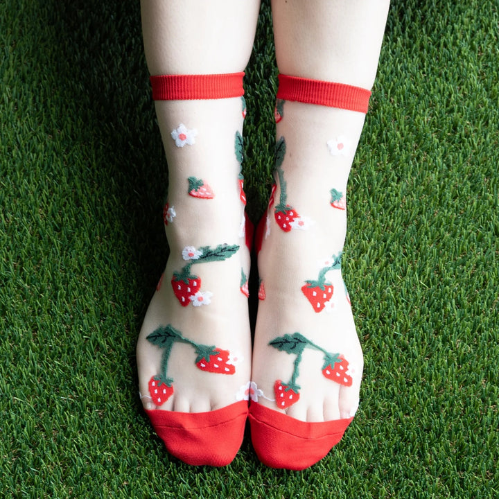 "BERRY CUTE" SHEER CREW SOCKS