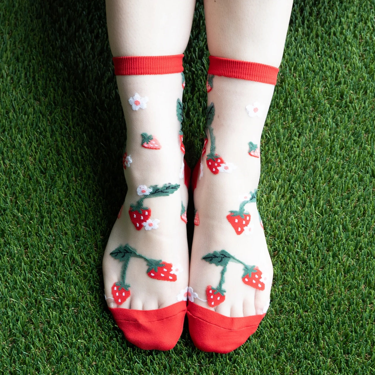 "BERRY CUTE" SHEER CREW SOCKS