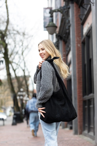 KNOT SUEDE TOTE - black