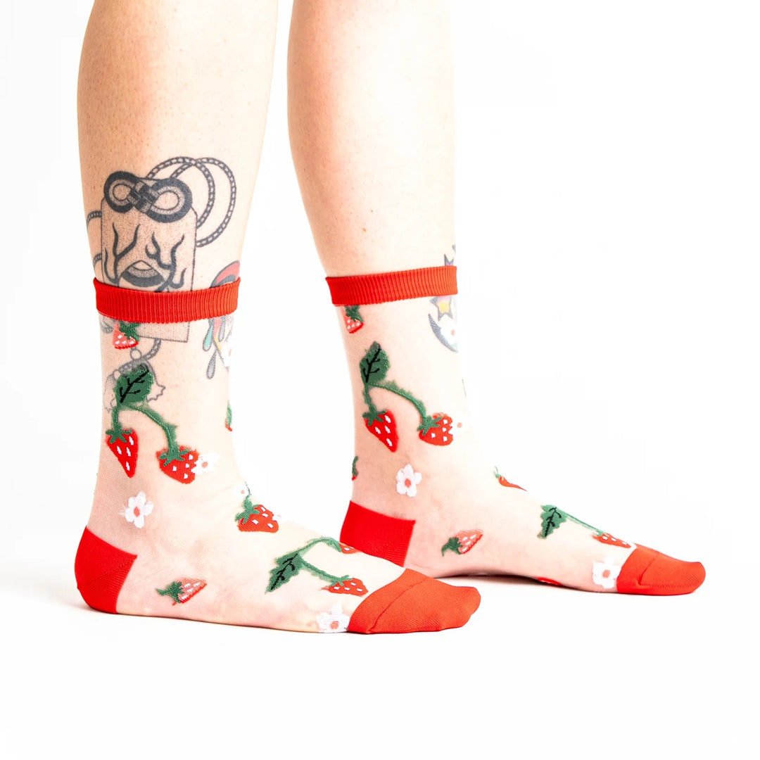 "BERRY CUTE" SHEER CREW SOCKS