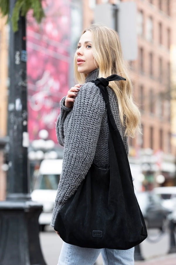 KNOT SUEDE TOTE - black