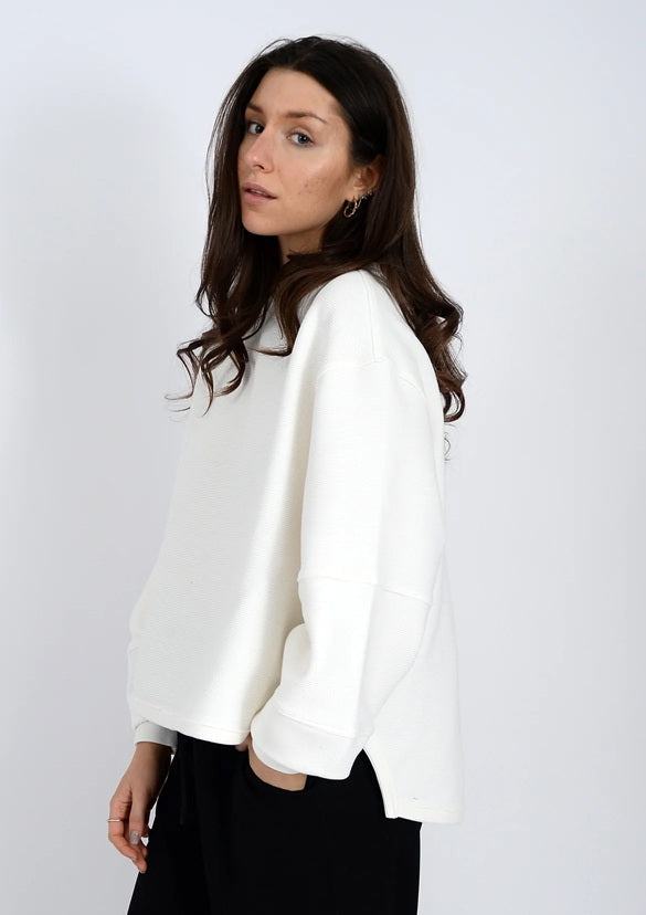 LUCINA OTTOMAN SWEATER - black or cream