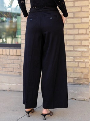 WIDE LEG PLEATED TROUSER