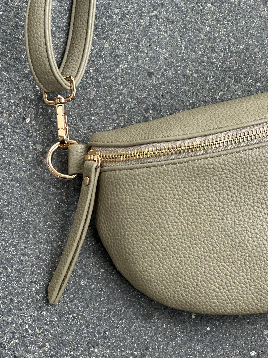 MILLY CROSSBODY - soft olive