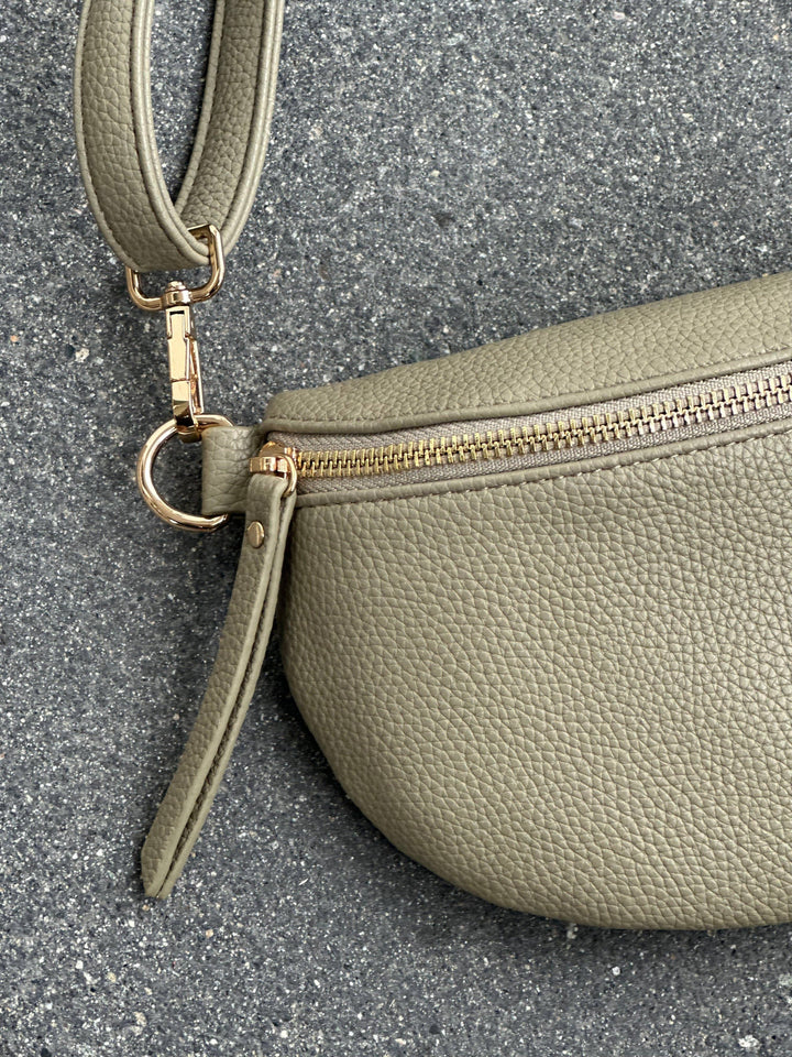 MILLY CROSSBODY - soft olive