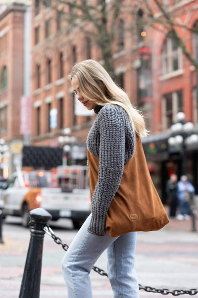 KNOT SUEDE TOTE - brown