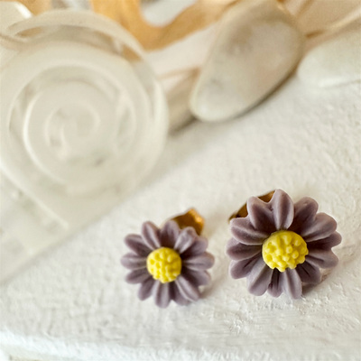 BELLIS PORCELAIN DAISY STUD EARRINGS - pink or purple