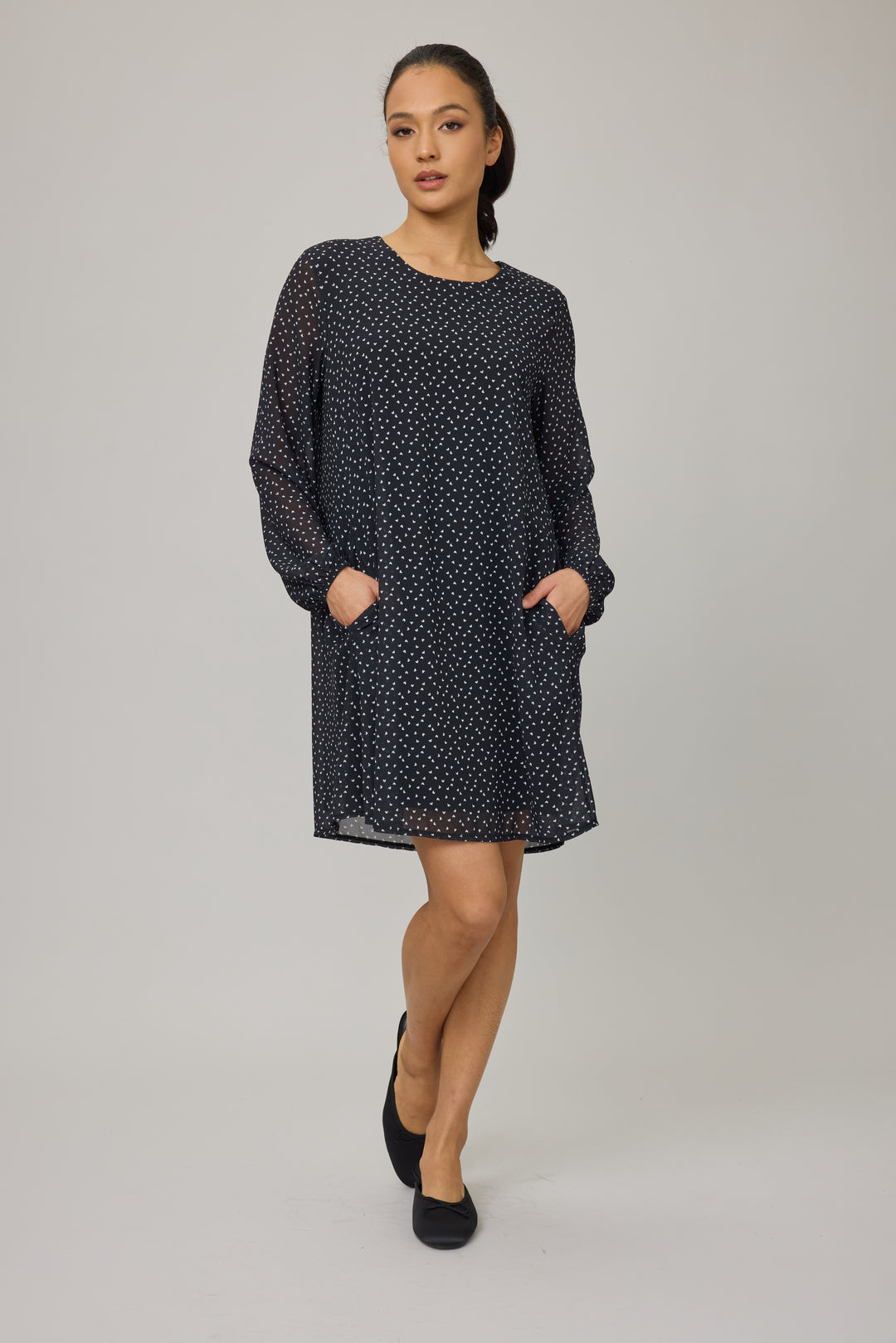 Georgette Shift Dress w/ Pockets in Black/Hearts Print