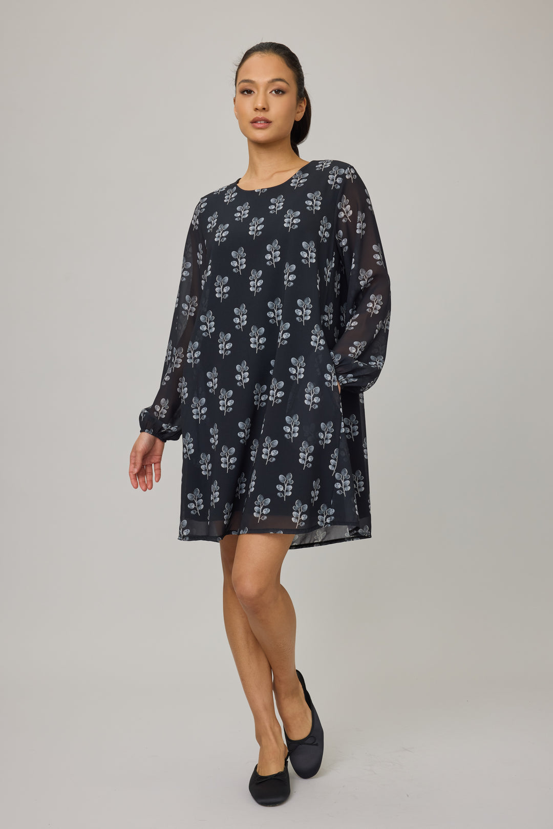 Georgette Shift Dress w/ Pockets in Grey Branch Floral Print