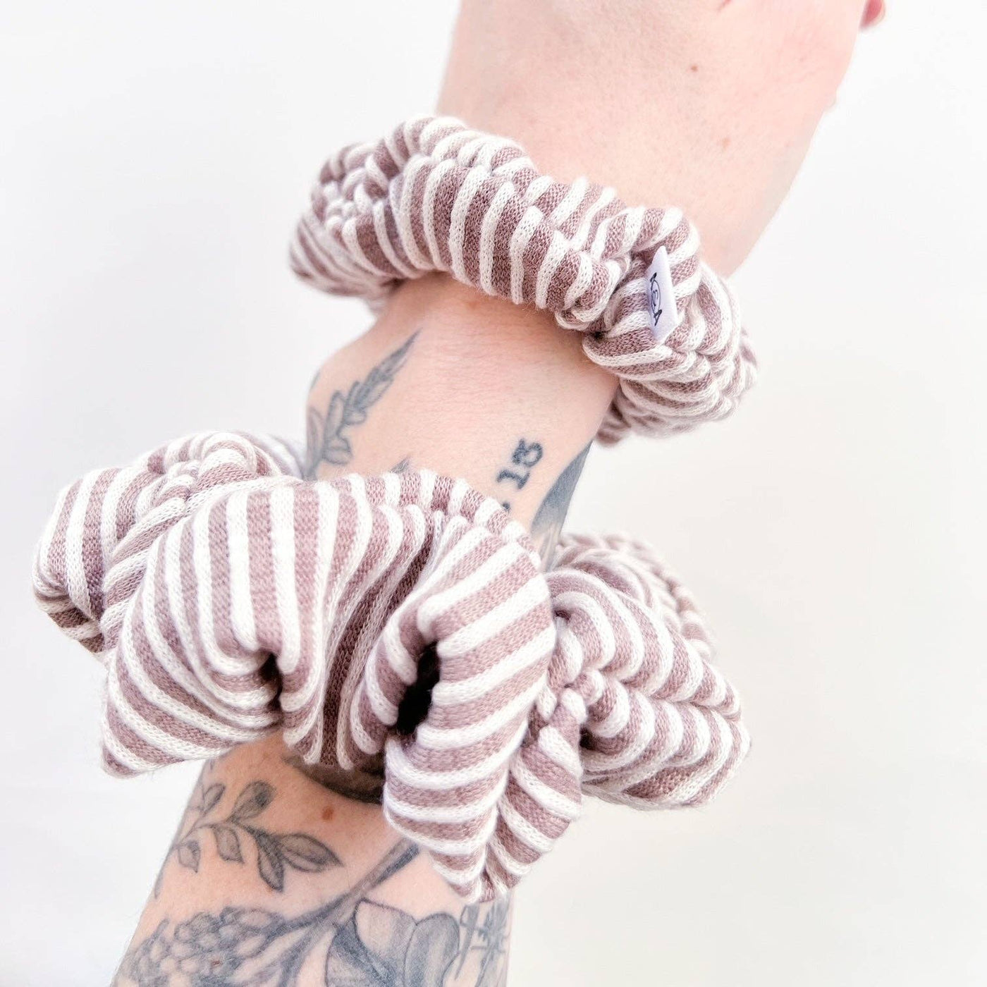 COFFEE STRIPE SCRUNCHIE