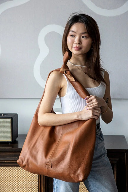KNOT LEATHER TOTE - tan