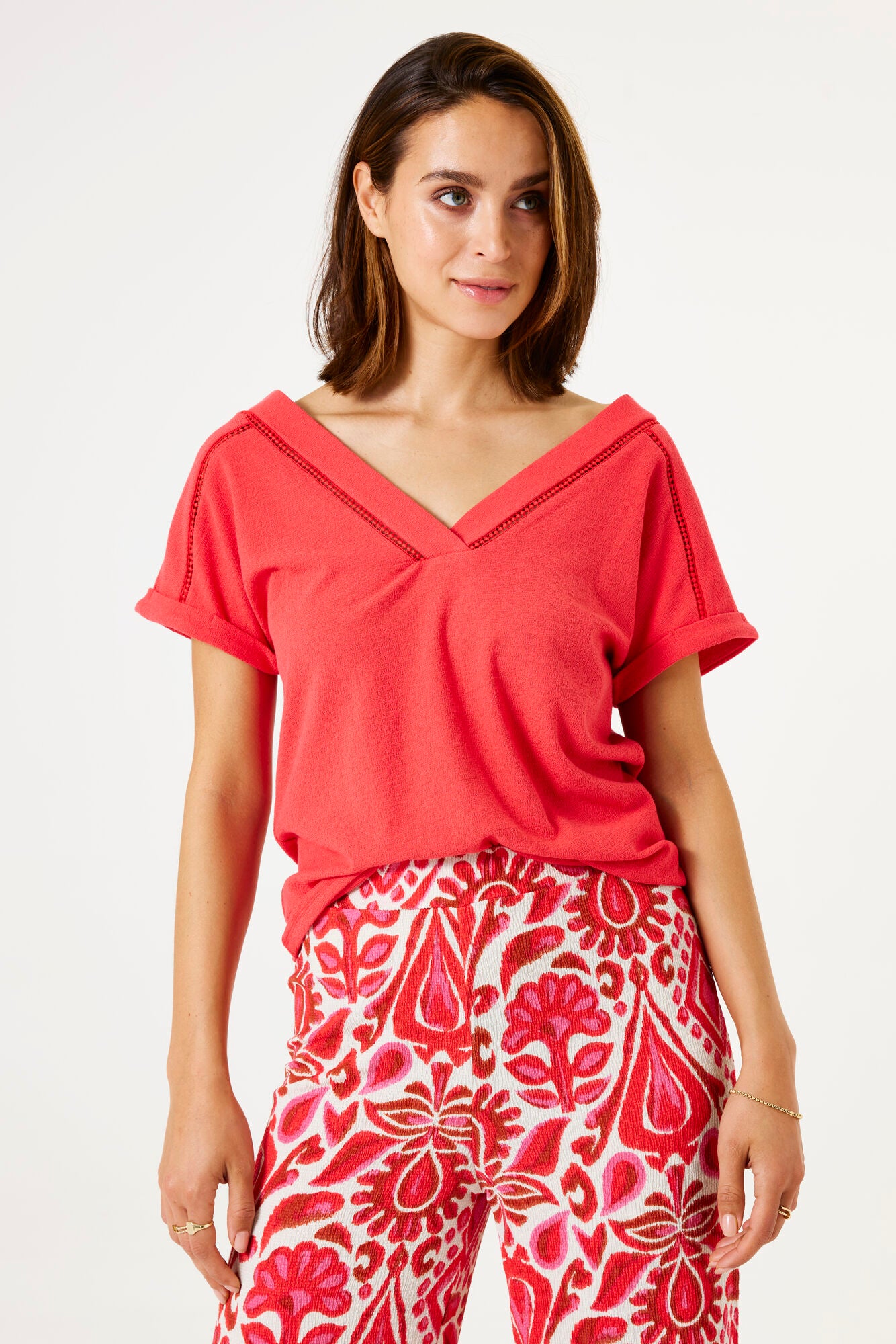 SCARLETT VEE TEE