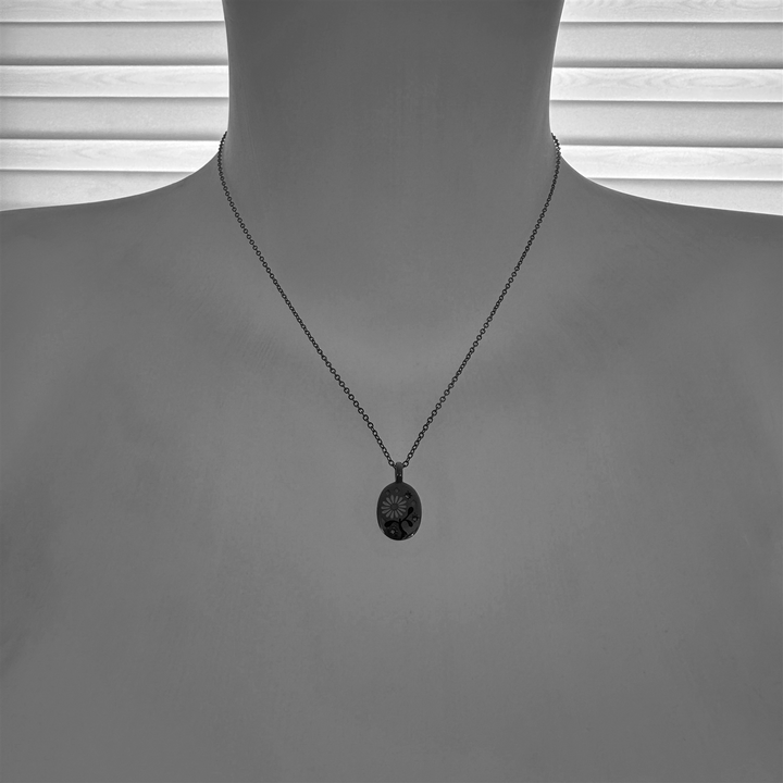 BELLIS DAISY CHARM NECKLACE - gold