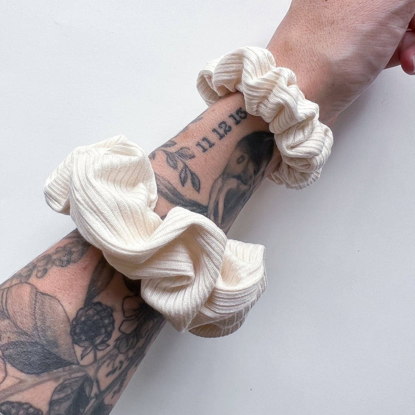 MINI RIBBED SCRUNCHIE