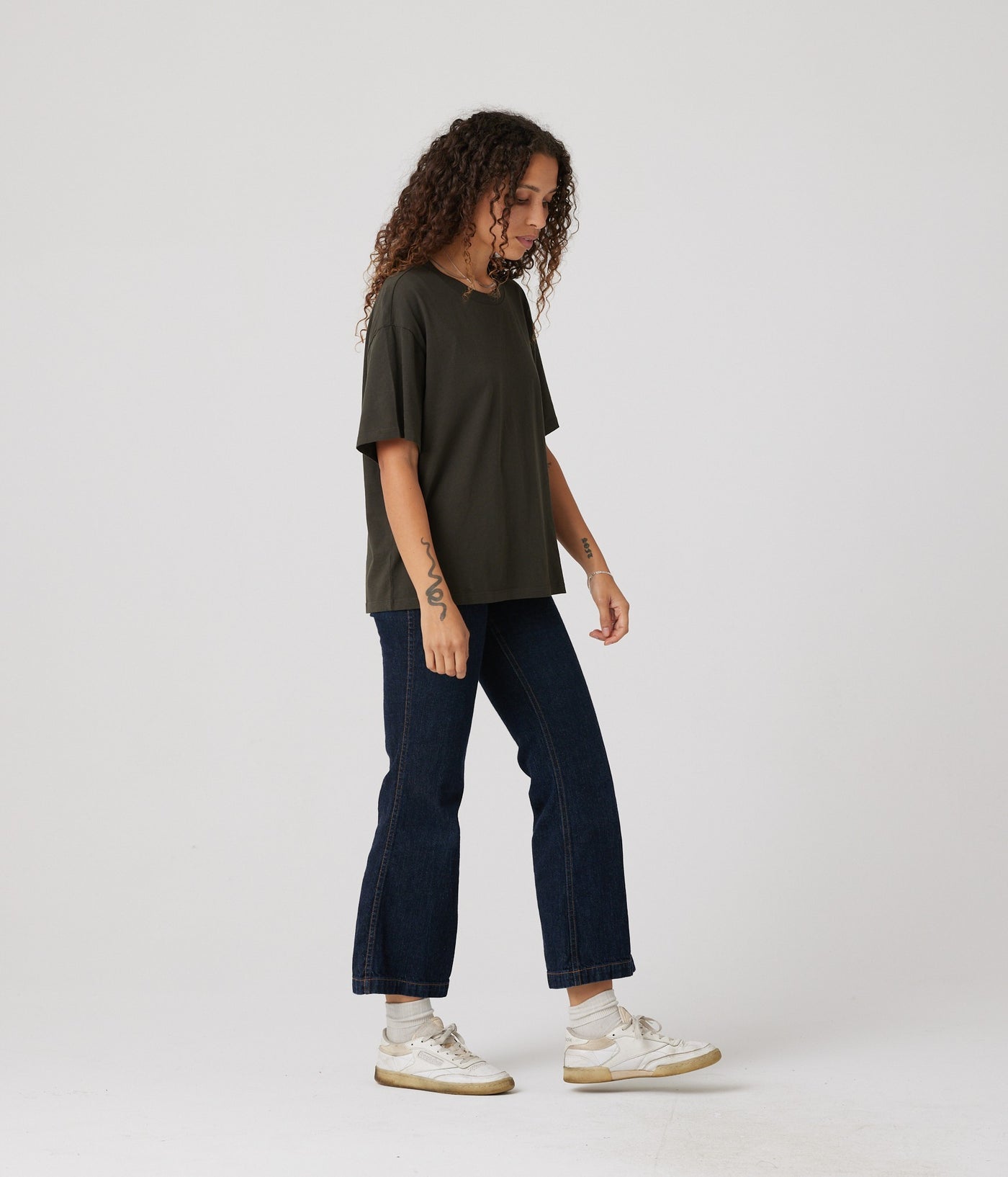 KNOWN RELAXED TEE- stone or washed black