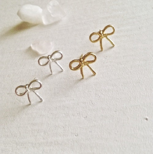 "ZOOEY" TINY BOW STUD EARRINGS- silver
