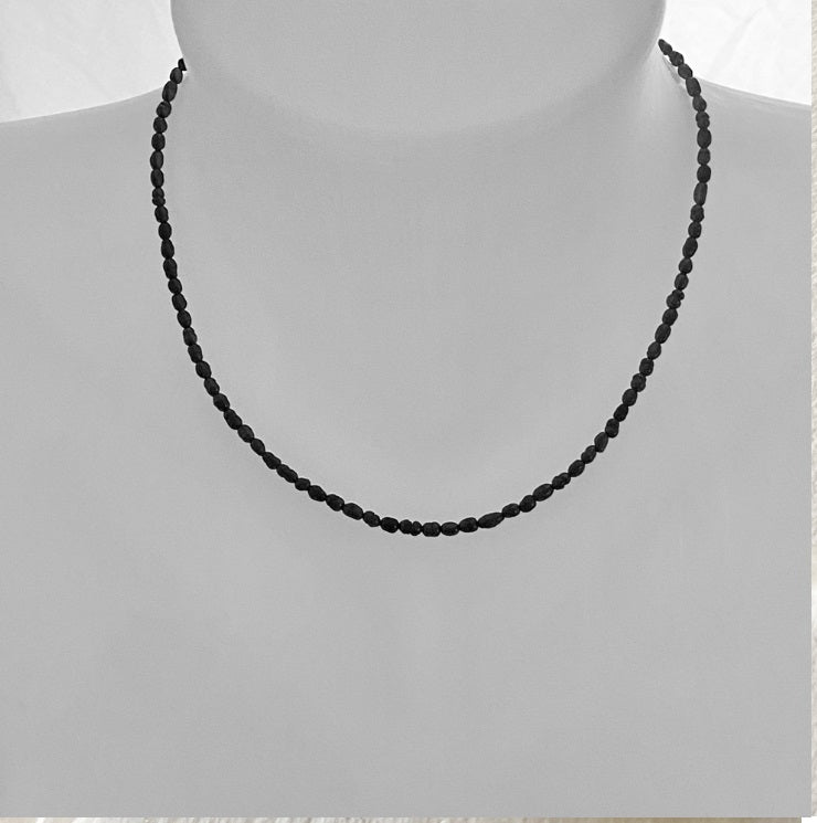 MINUET BLACK SEED PEARL NEECKLACE