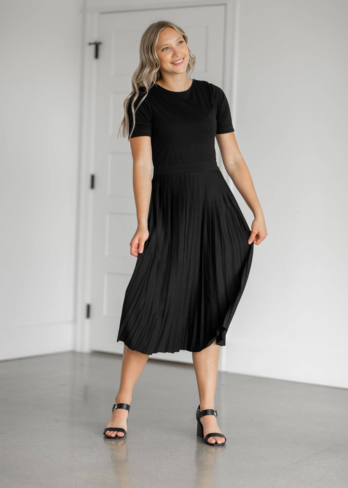 BILLY PLEATED DRESS - black or sand
