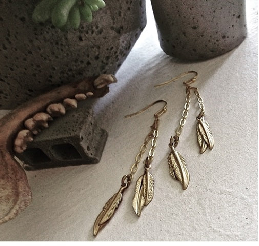 FOUR FEATHER CHAIN DROOP EARRINGS